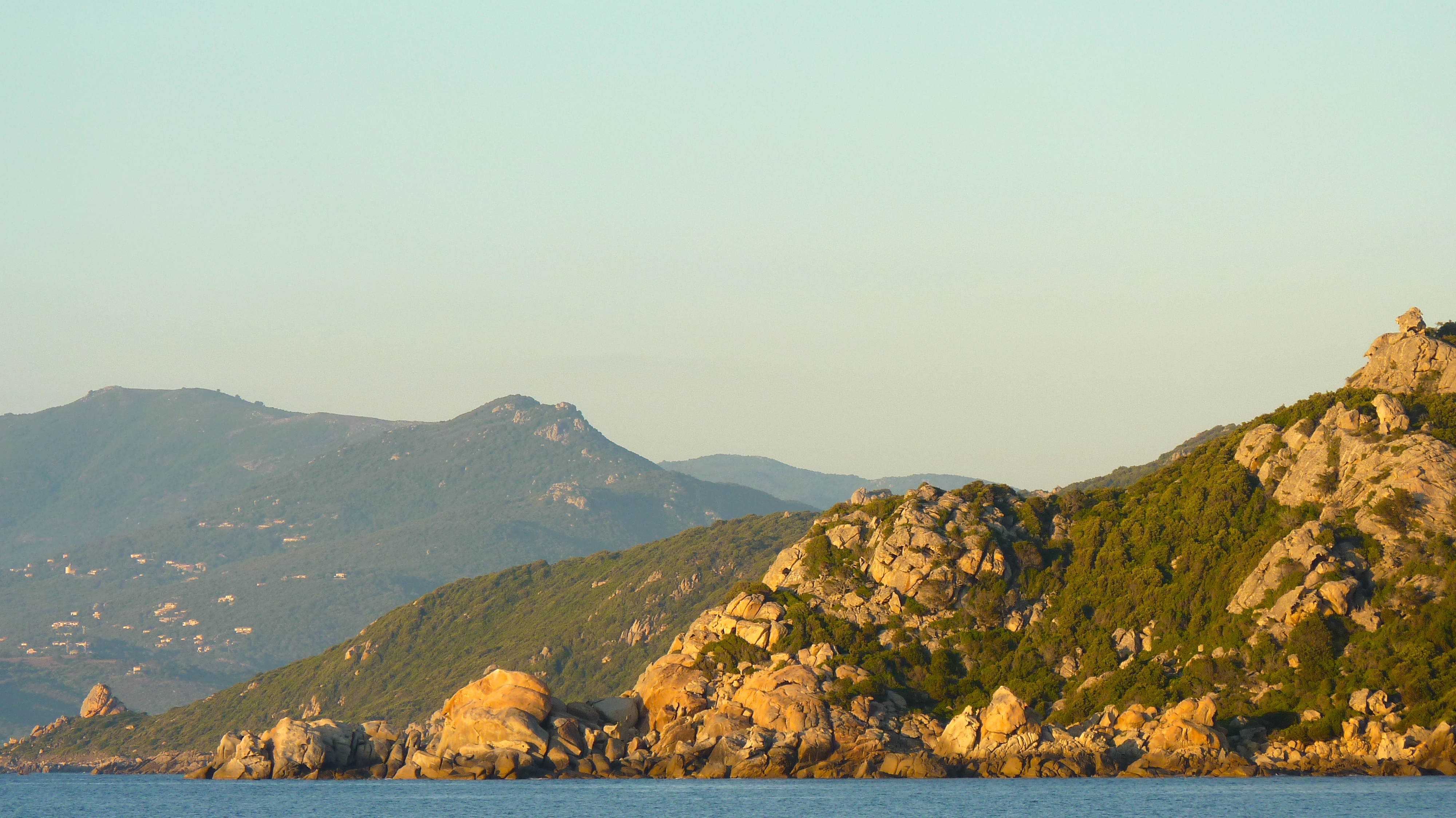Corse vue depuis le voilier Isadora Corse vue depuis le voilier Isadora